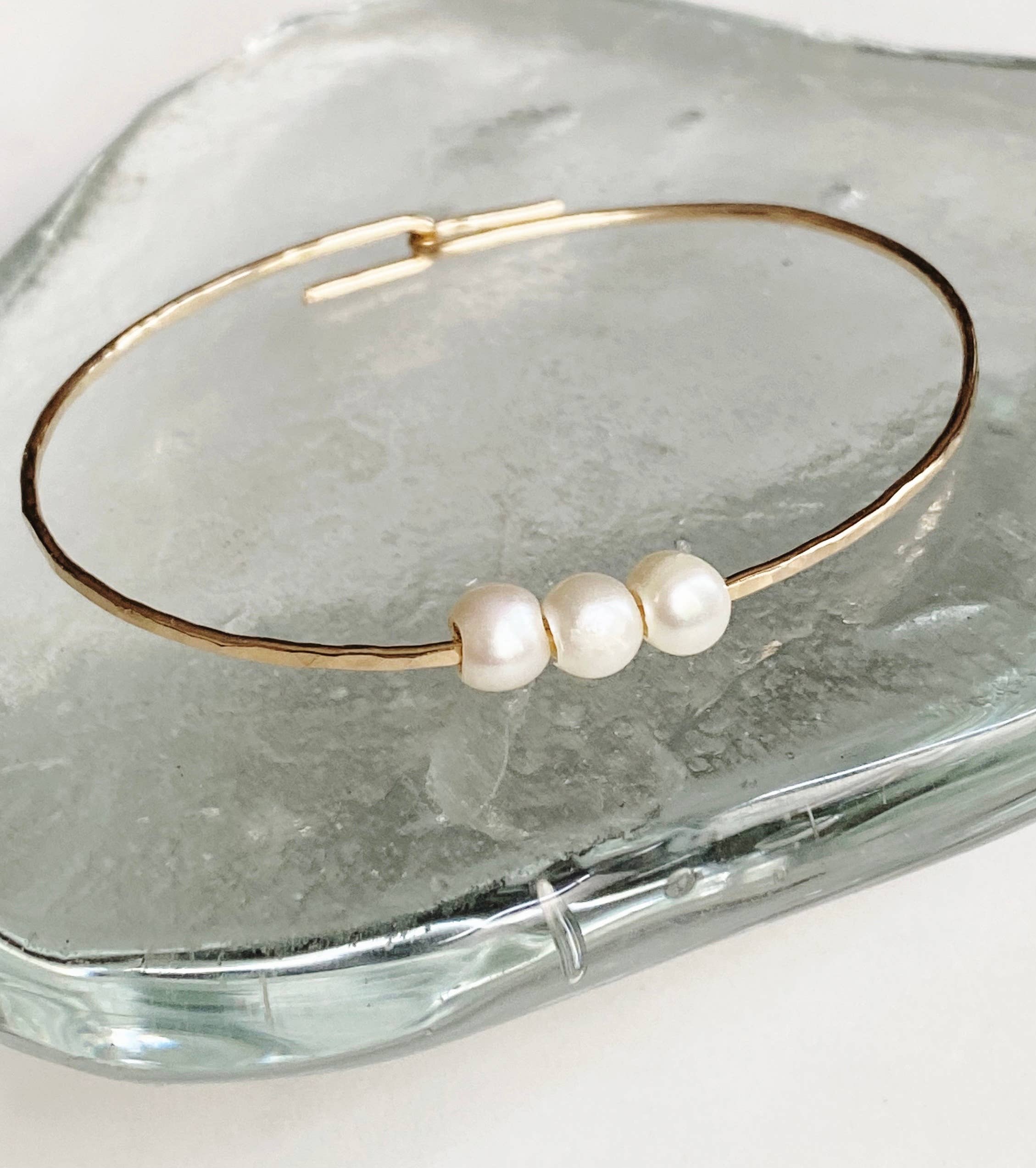 Modern sliding pearl cuff: Gold Filled Q10