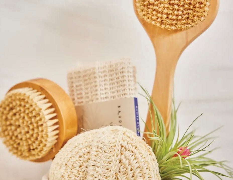 Cedar 10" Short-Handle Bath Brush