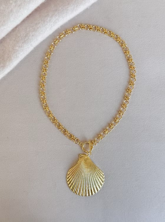 Seashell Loop Necklace