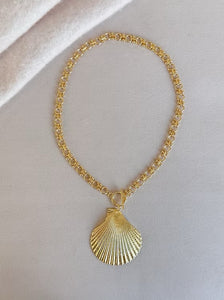Seashell Loop Necklace