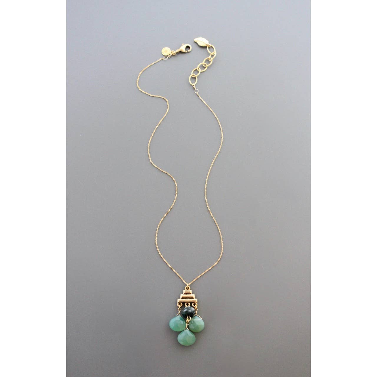 Geometric green chalcedony pendant necklace 115