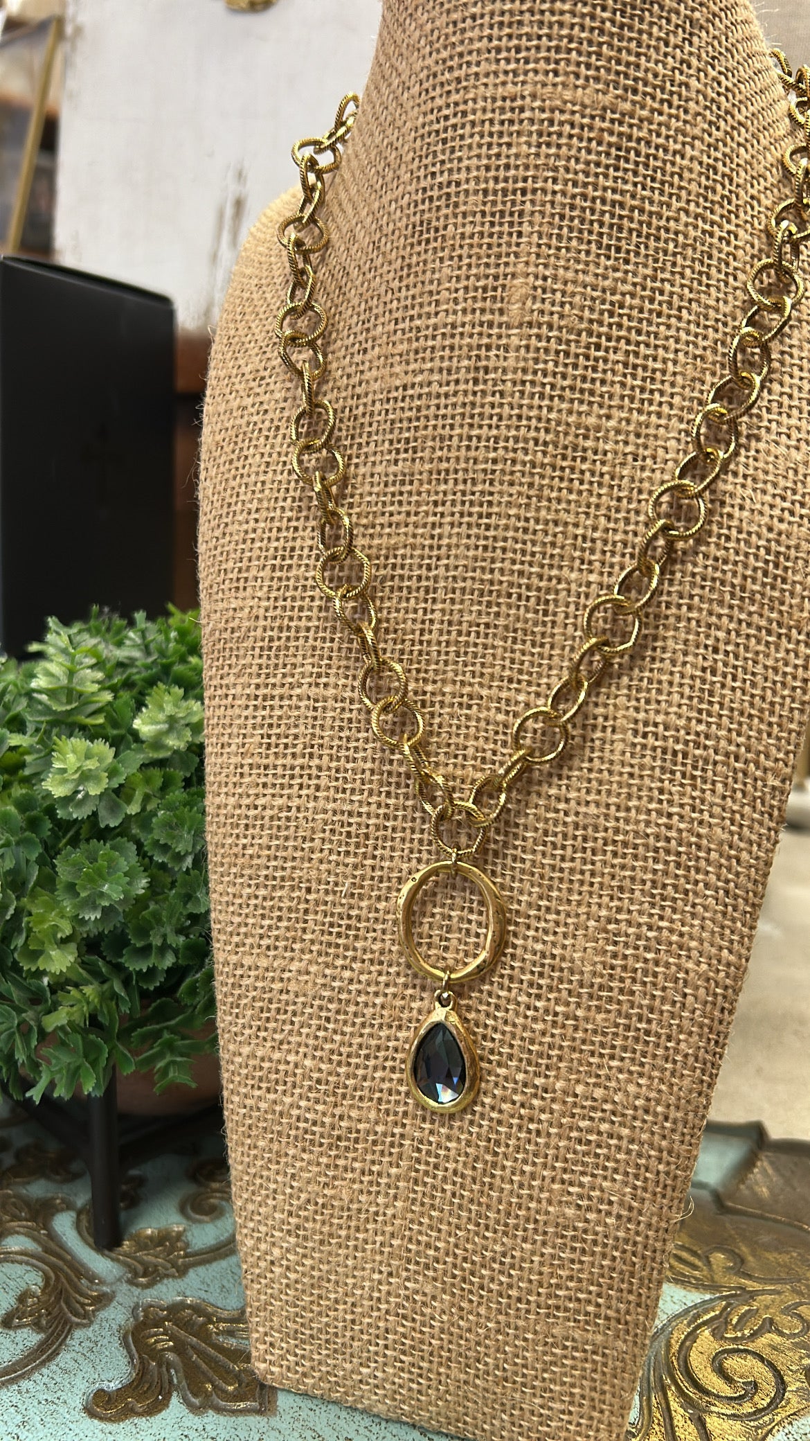 Antique Gold Pendant Necklace M5