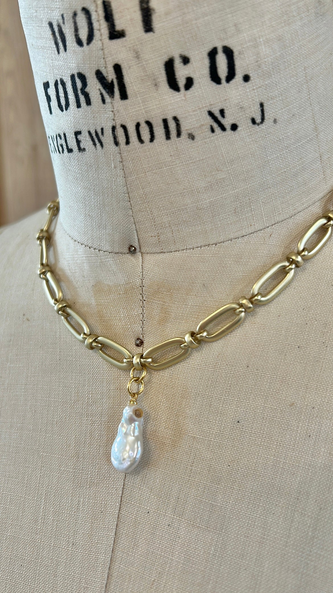 Matte Chunky Chain with Pearl 104