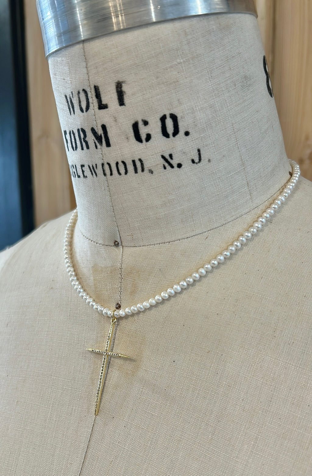 Pearl Necklace with Rhinestone Cross 102