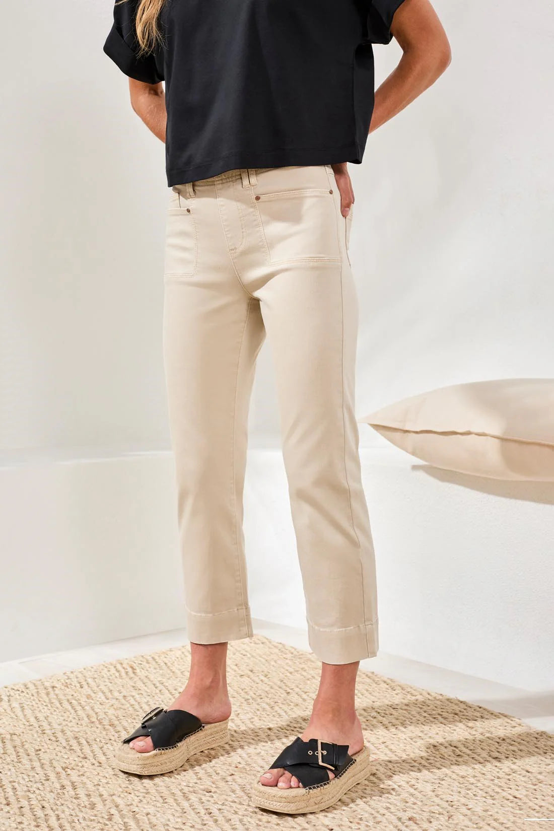COMFORT STRETCH PULL-ON KICK FLARE CAPRIS