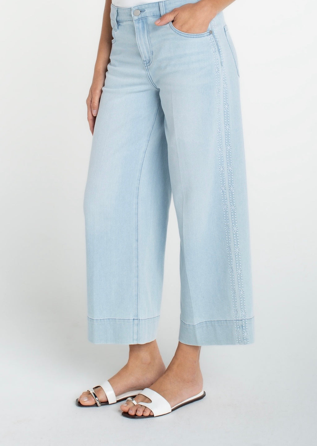 STRIDE CROP WIDE LEG W/ EMBROIDERED