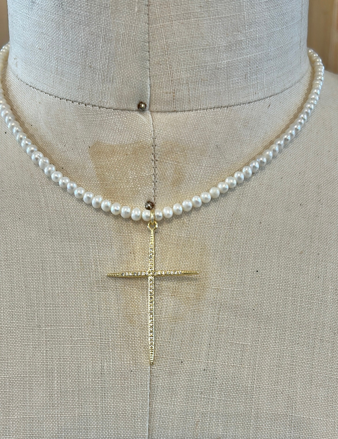 Pearl Necklace with Rhinestone Cross 102