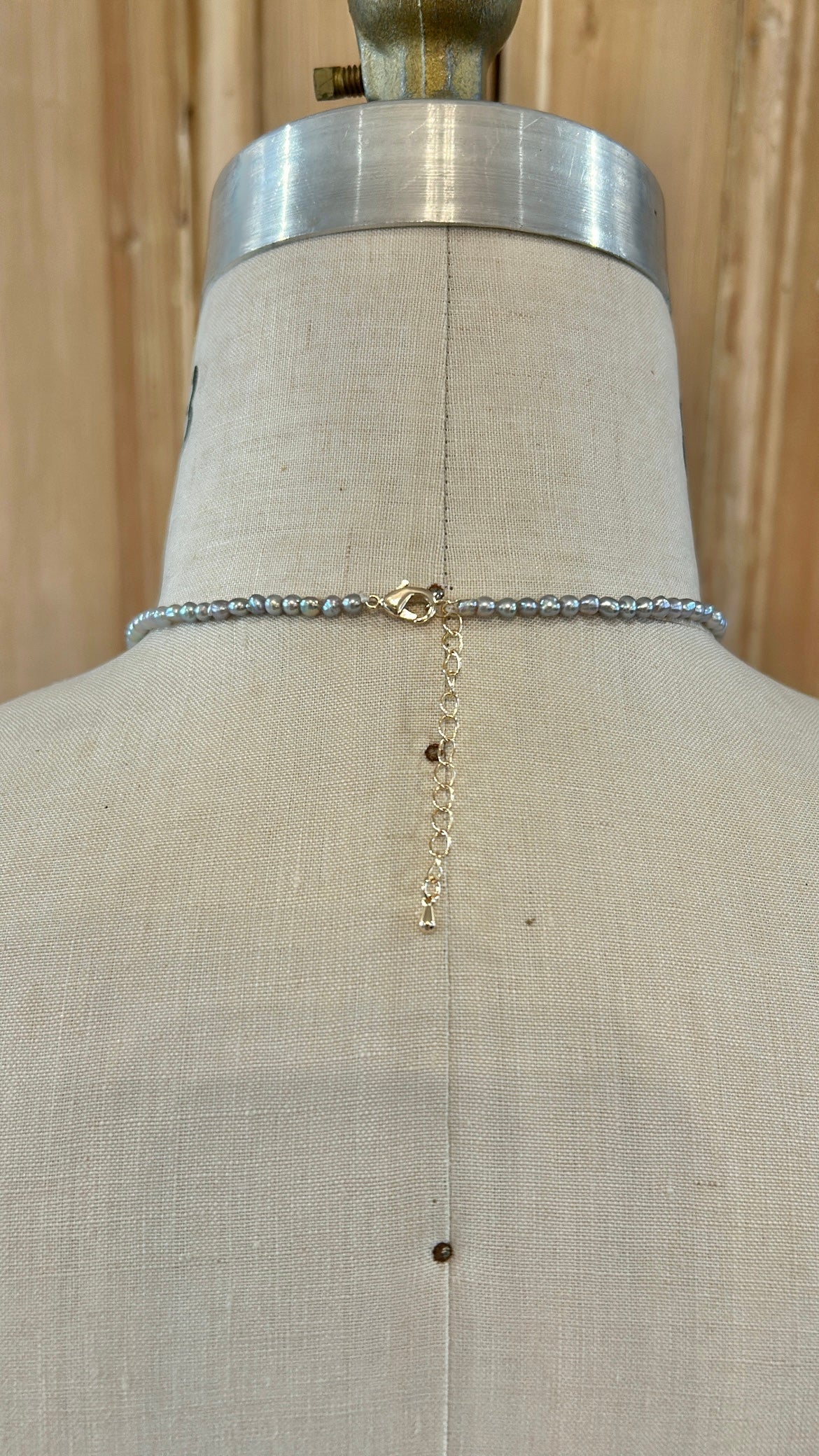 Gray Rice Pearl necklace w/gray Baroque Pearl 101