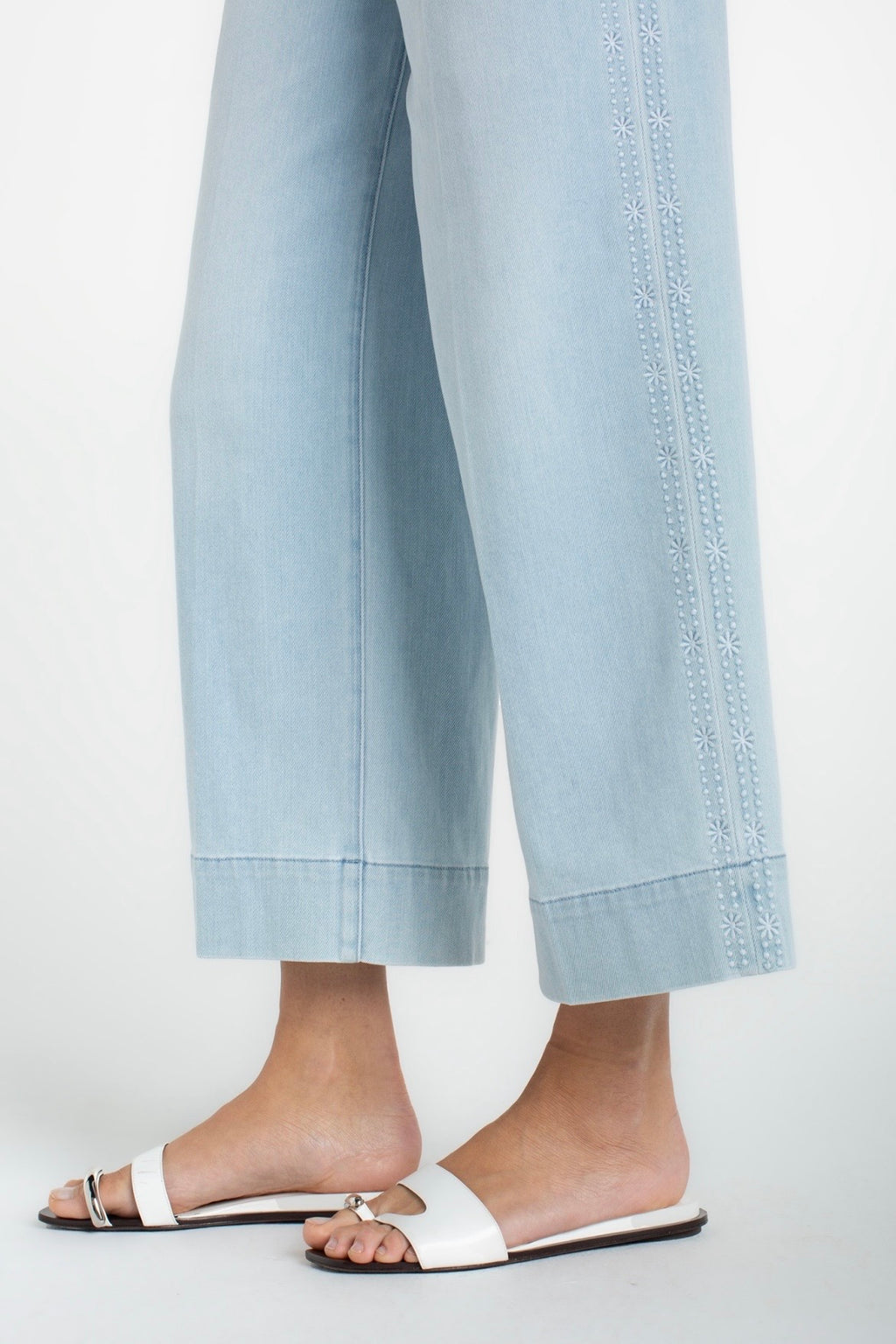 STRIDE CROP WIDE LEG W/ EMBROIDERED