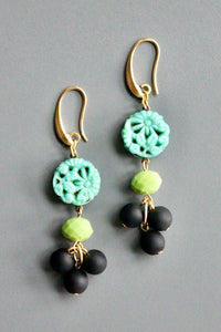 Vintage green glass earrings 47