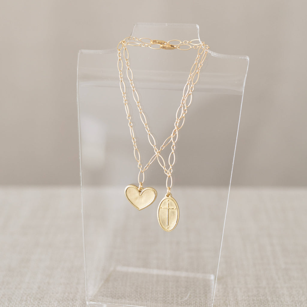 Bracelet (Petite Pendant) - Oval Cross / Romans 5:8