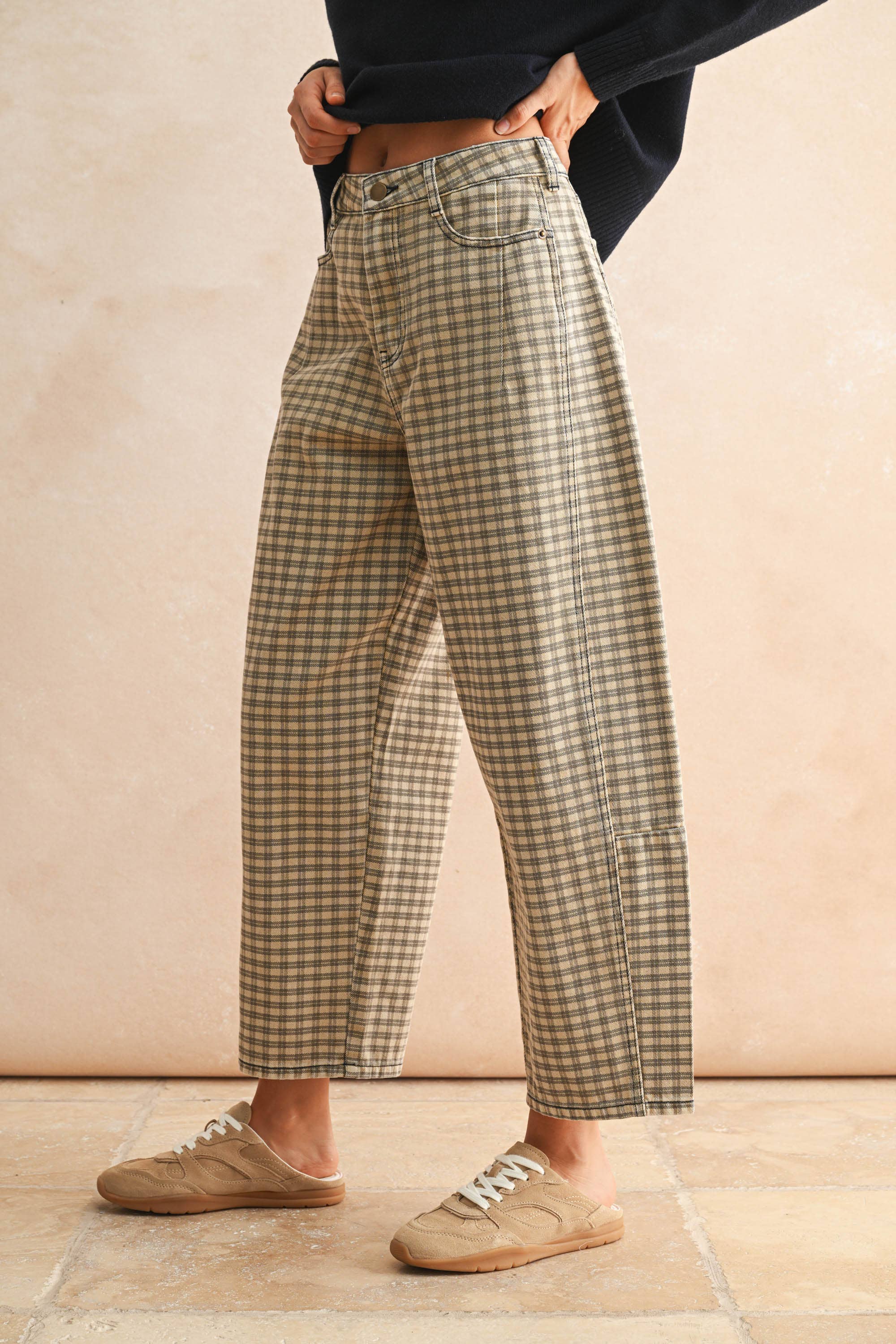Mini Checker Pattern Barrel Pants