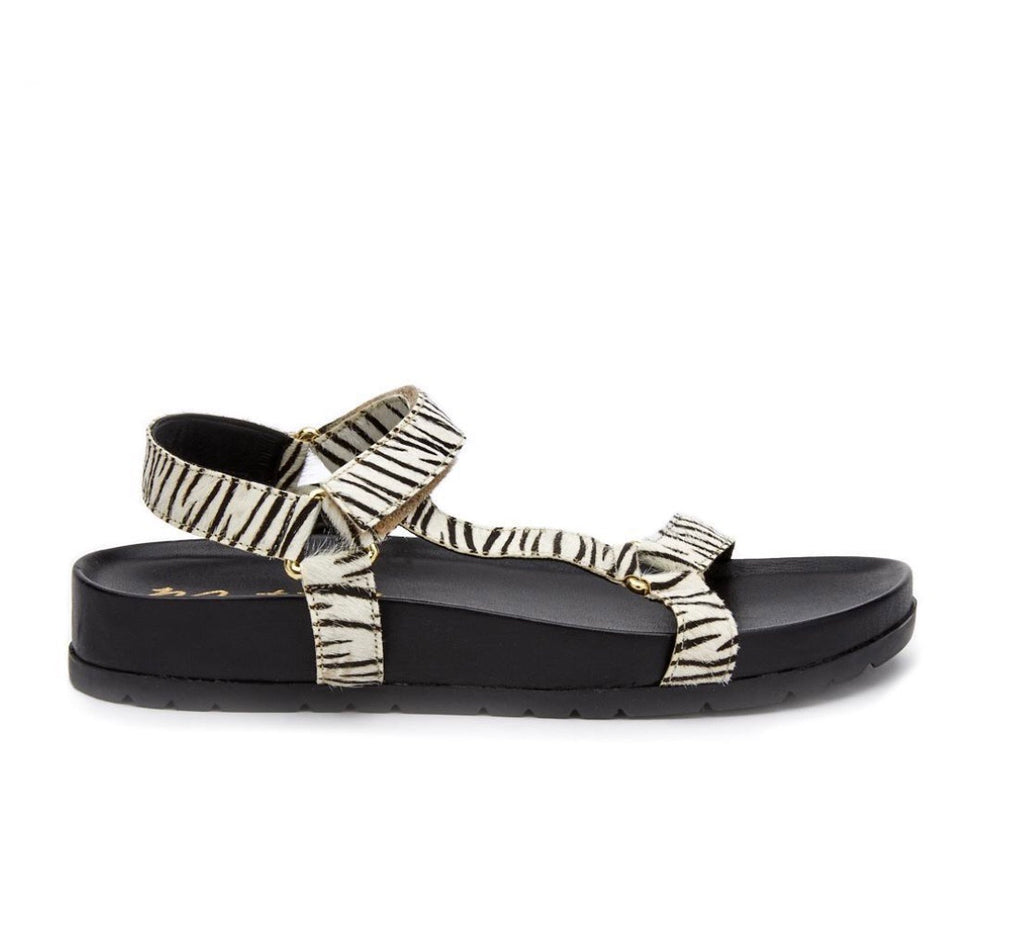 HEARTBEATS ANKLE STRAP SANDAL