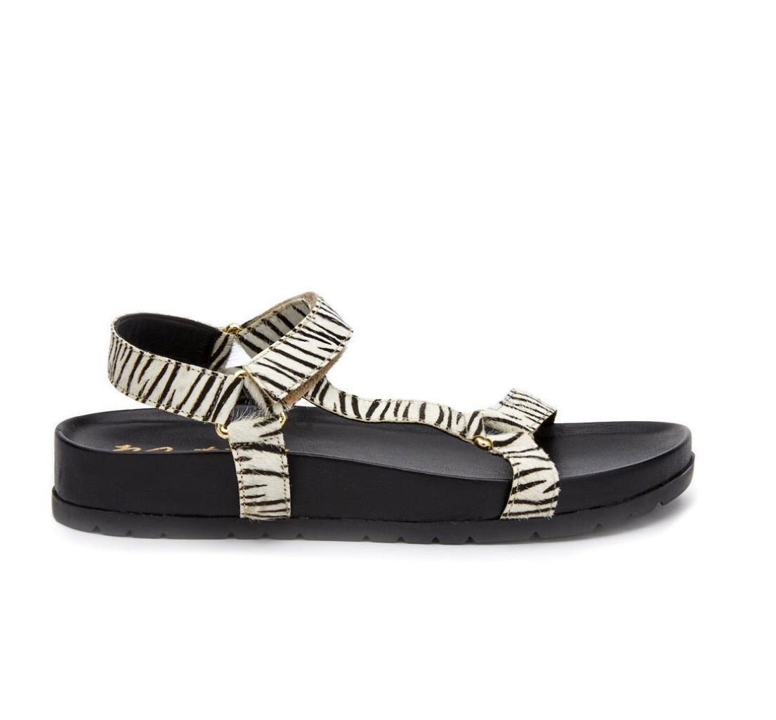 HEARTBEATS ANKLE STRAP SANDAL