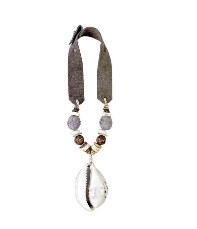 Mid Shell Pendent Necklace
